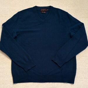 Men’s cashmere V-Neck Sweater